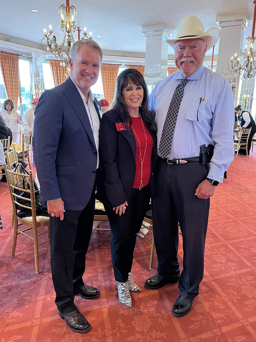 DavidCookTexas's tweet photo. Great to be with Fort Worth Republican Women today to hear from Sheriff @BillWaybourn, Judge Chris Wolfe, Judge Doug Allen, William Knight, Darl Easton, and Tom Wilder! πΊπΈ #KeepTarrantRed https://t.co/WxdP3jYafp
