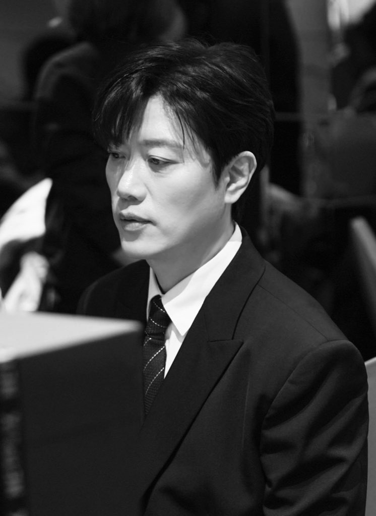 citronsoon's tweet photo. 개까리한 중년 능글 사기꾼이라고? https://t.co/v07uM5tUOi