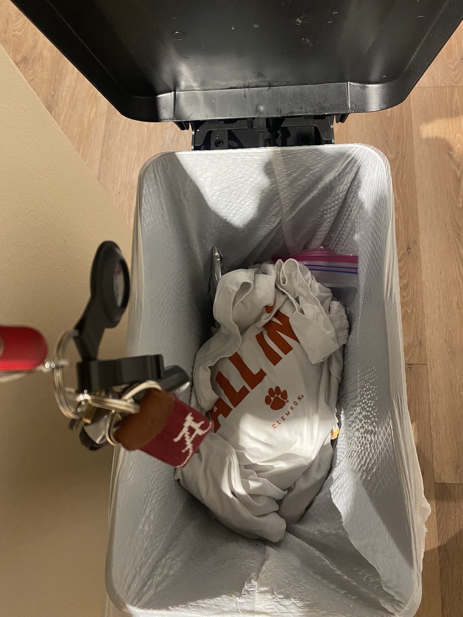 DaReal_JBELFORT's tweet photo. Found this god awful tee shirt in my closet… straight to the trash!! #tideontop https://t.co/sCrcNWSyTH