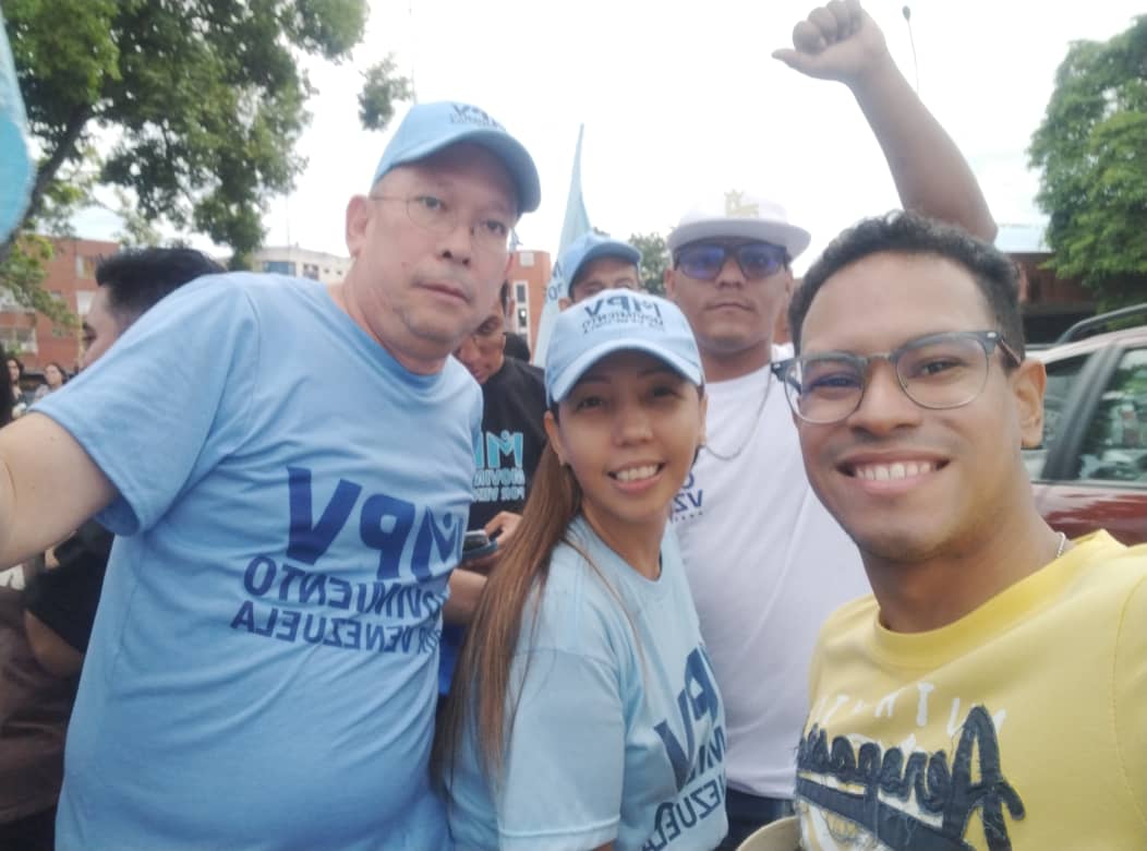 JesusDCastilloC's tweet photo. Acompañamos a nuestros amigos de @MPV_Nacional en una marcha por el centro de Maturín con su secretario general @simoncalzadilla 

Somos promotores de la unidad y seguimos trabajando sin descanso por la victoria del 28 de Julio.

#VamosAGanar https://t.co/LOqjkOS8wm