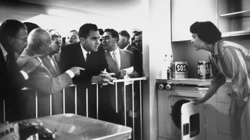 TammiMinoski's tweet photo. #OTD 1959: Soviet Premier Nikita #Khrushchev and Vice President Richard #Nixon debated capitalism vs. communism in a model kitchen during an American Exhibition in Moscow. https://t.co/D6pa4e2tpd #KitchenDebate #ColdWarHist https://t.co/EvCHQk2Xu9