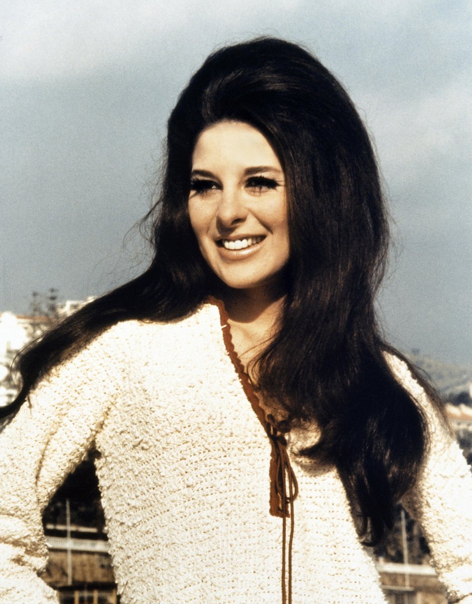 Happy birthday #BobbieGentry. A year has come and gone. Read our review of her essential “The Girl From Chickasaw County” collection: magnetmagazine.com/2019/01/11/ess…