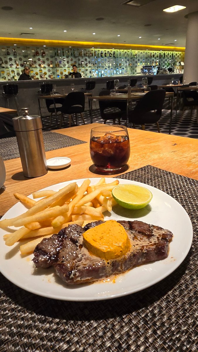 patstravelrevu's tweet image. Menu dining @Qantas #FirstClassLounge #LAXairport patstravelreviews.com #airportlounge #AirportClub #airlineclub #Airport #travel #LuxuryTravel #aviation #avgeek #FirstClass #qantas #britishairways #oneworld #LAX  #minutesteak #patstravelreviews