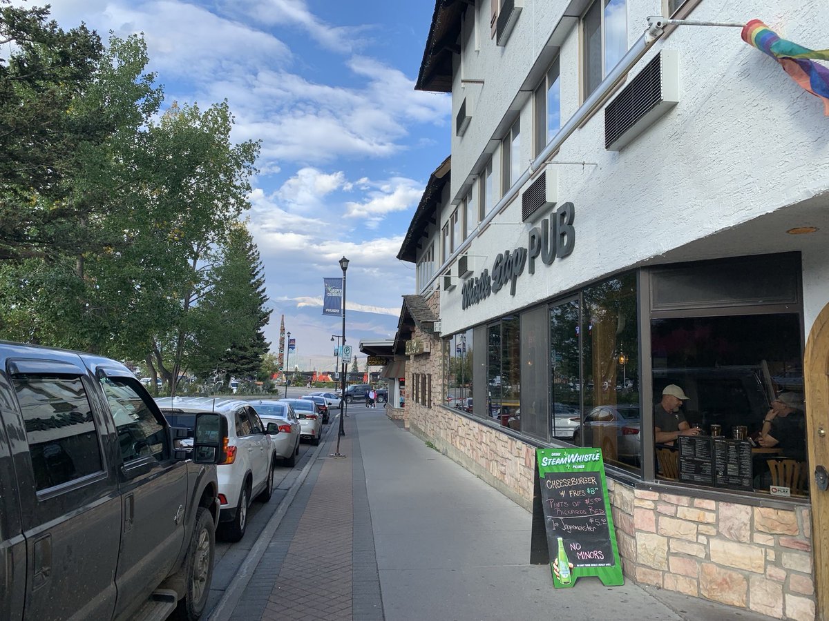 KootenayGreg's tweet photo. A lot of cheeseburgers at the #WhistleStop in #Jasper https://t.co/hvWeEqTgkq