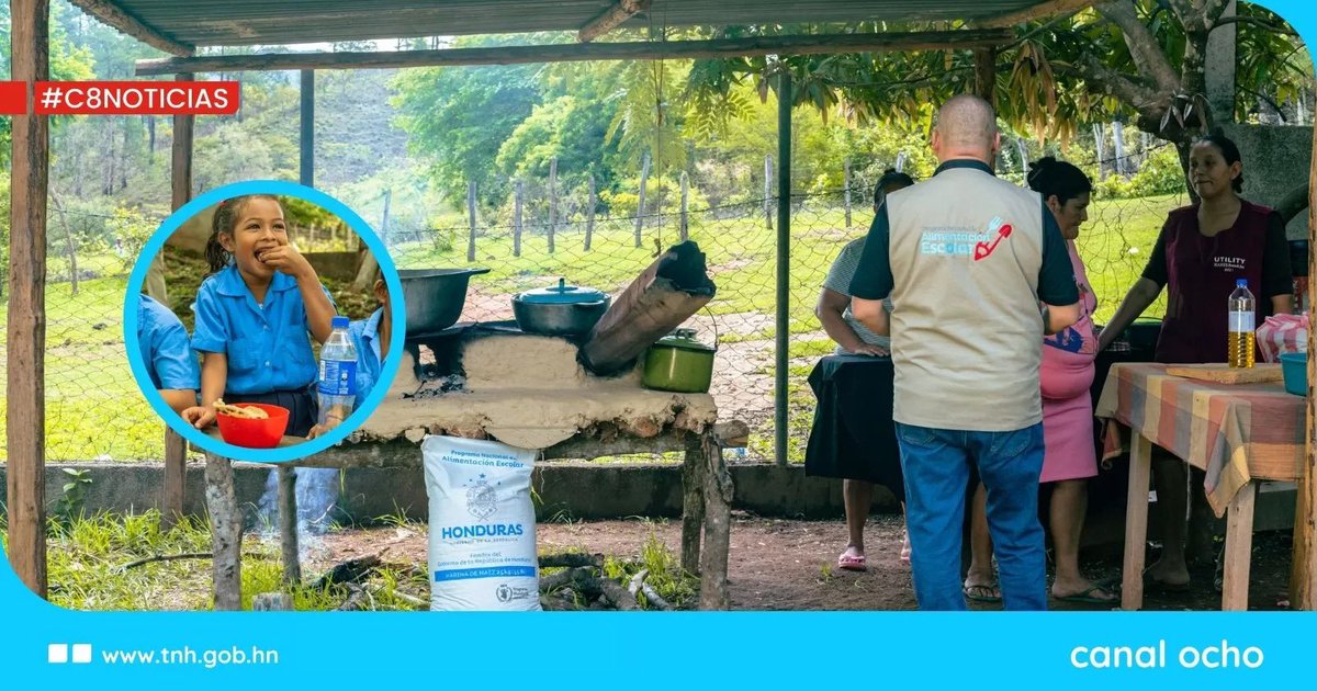 Canal8_hn's tweet photo. #C8Noticias ||🥙🍴 El destacado Programa Nacional de Alimentación Escolar (PNAE) ha logrado atender a 1,222,827 niños y niñas de los centros educativos gubernamentales a nivel nacional.
����𝐄𝐧𝐥𝐚𝐜𝐞:
https://t.co/7dliSyax32
#AlimentacionEscolar #ProgramaNacional #PNAE https://t.co/qVvBjHsqsJ