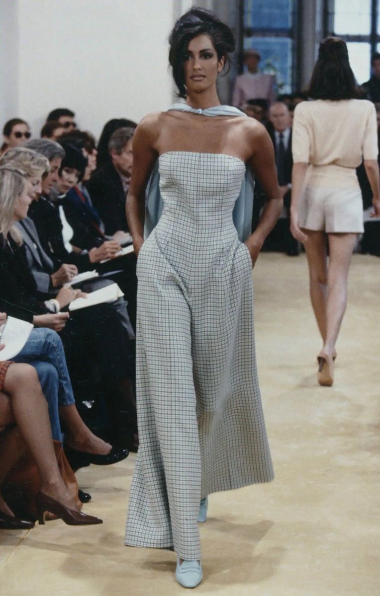 luvmiu13's tweet photo. Prada SS 1992 womenswear https://t.co/mwattPsPOw