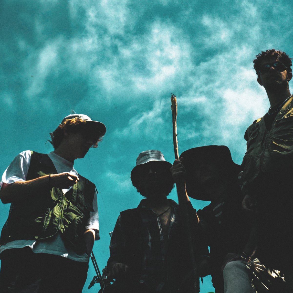 mausecreto's tweet image. #album1
finalmente...
esse tal álbum que soava como um lost media vem ao mundo
pra quem não sabe, esse seria o primeiro álbum da Amagatos antes de mudarmos de nome pra RELVA e depois de 1 ano de produção extensa e expansiva, está pronto e em breve teremos boas novas!