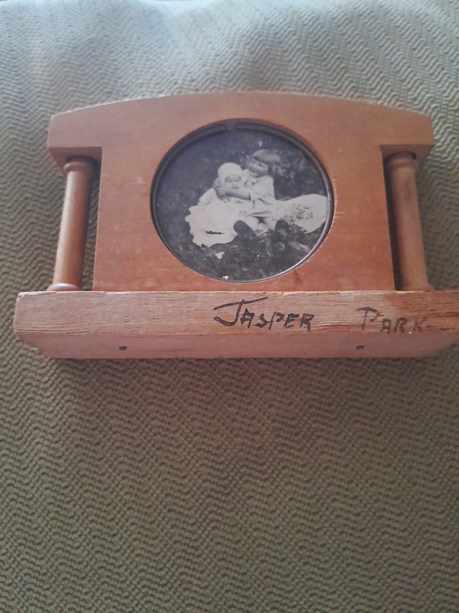 IPCoachZ's tweet image. 💔 Jasper has always had a place for our family. This is my mom and her sister. My grandmother bought this frame in the 1930s as a souvenier of a trip to Jasper.