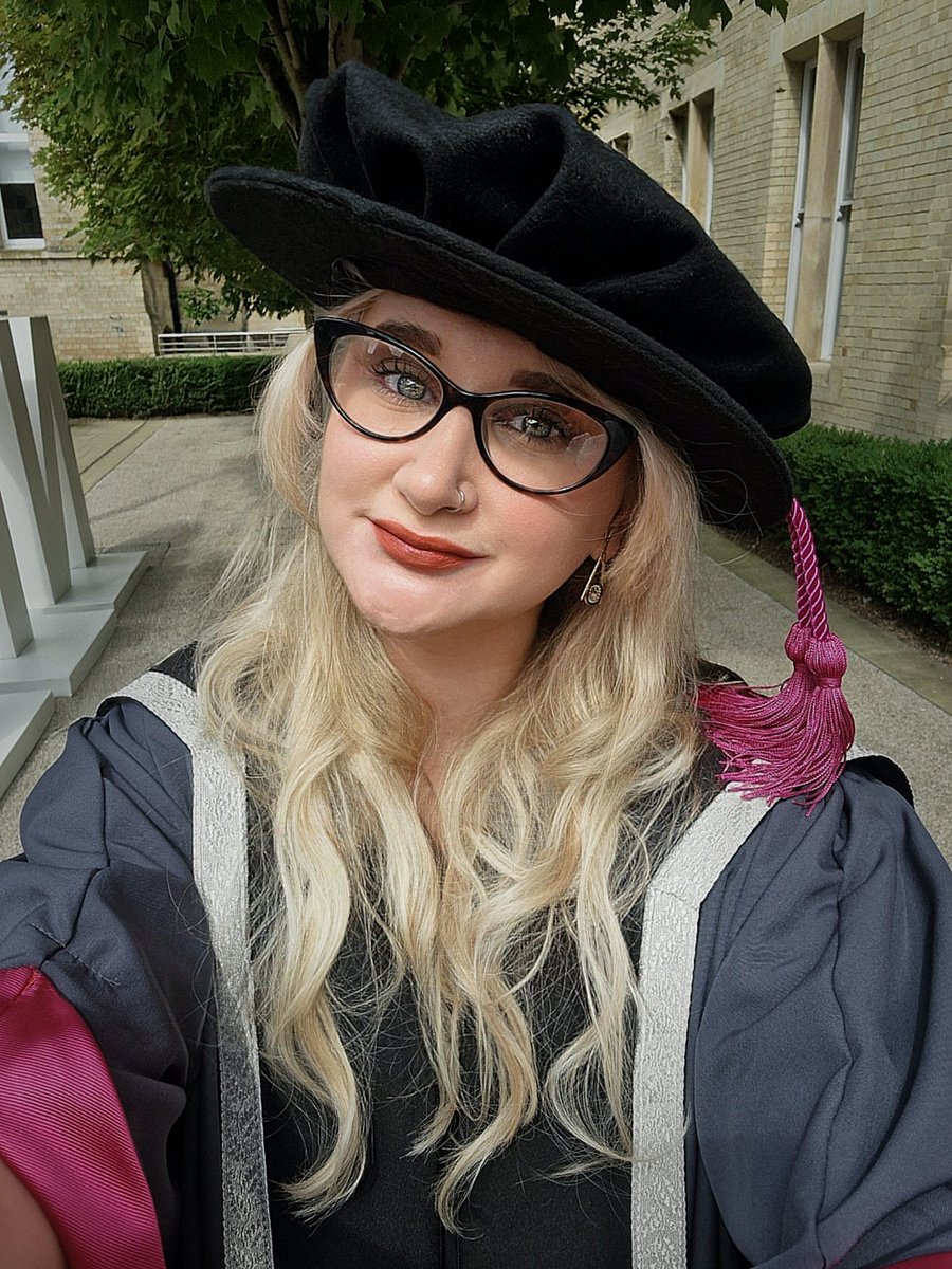 DrTousledBird7's tweet photo. Yesterday I got my moment to wear the fancy hat and officially become Dr Wallace 🙌 

It was such a special day and I'm so grateful I got to share it with the people who got me here 💕🎓 https://t.co/TUZIKbu0pm
