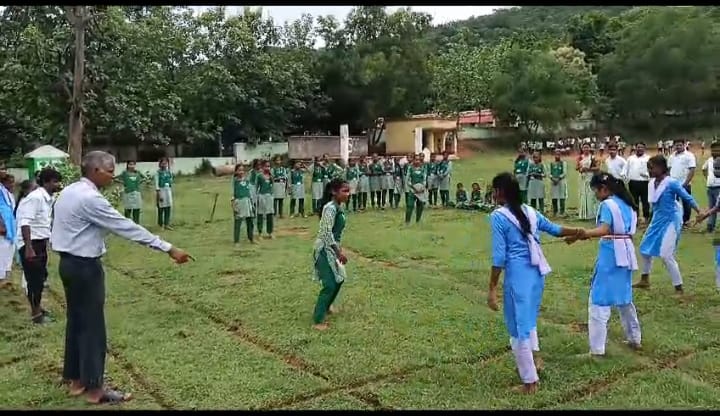 DeoDeogarh's tweet photo. 3rd day School level celebration of Sports day on the eve of 4th anniversary of NEP 2020 (SHIKSHA SAPTAH) of Deogarh district on 23.7.2024 https://t.co/Ql30BCIzRH