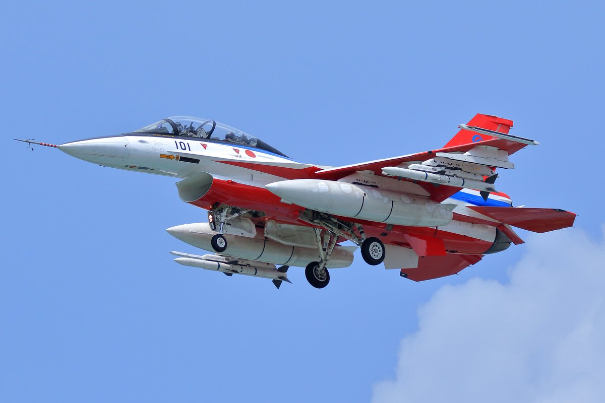 bentobox178301's tweet photo. 2024/07/25 岐阜基地(RJNG)
F-2B(63-8101)
AAM-4×2
600galタンク×2
#岐阜基地 #F2 #AAM4 https://t.co/OdTuaiwPBr
