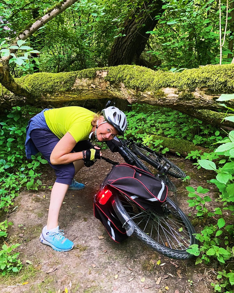 BornToBeIronman's tweet photo. Nie ma to jak wybrać „przyjemną i spokojną” trasę na rower 🙈🫣😂 Przyroda dla relaksu, pokrzywy dla zdrowia, dobrze że obyło się bez kąpieli z rowerem 😆😉
-
#gravel #rower #warszawa https://t.co/YdAh7kcfNw