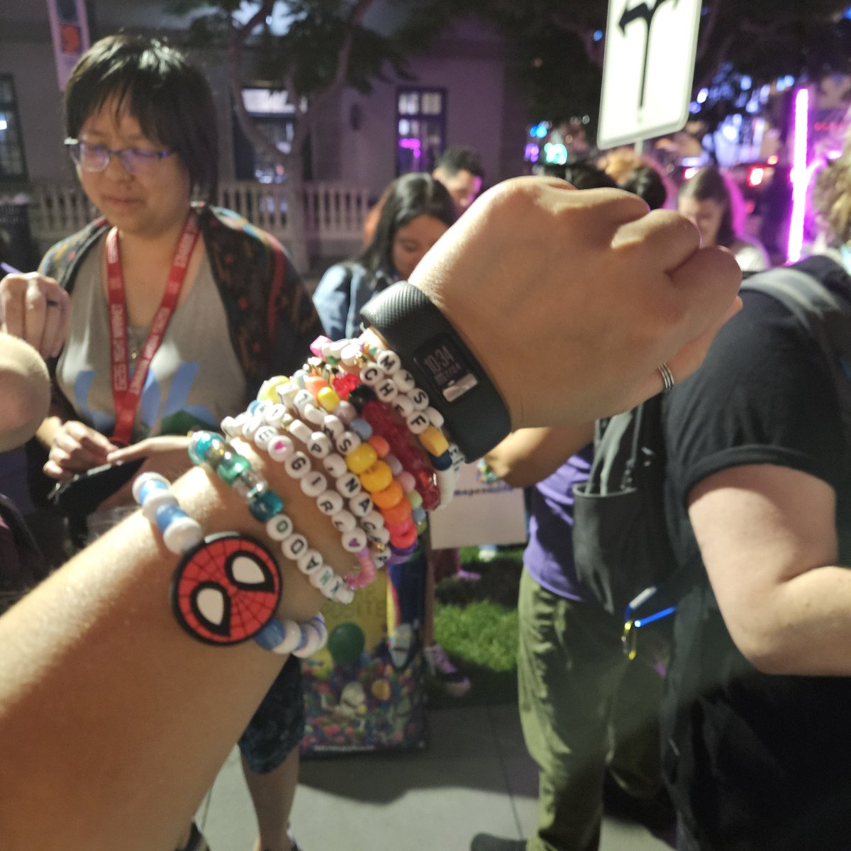 hellokittiecon's tweet photo. OMG amazing turnout for bracelet meet up!!! #sdccbracelets #sdcc #bracelets #sdcc2024 @ParksAndCons @SD_Comic_Con
#SDCCBracelets https://t.co/4tLRr7AM6u