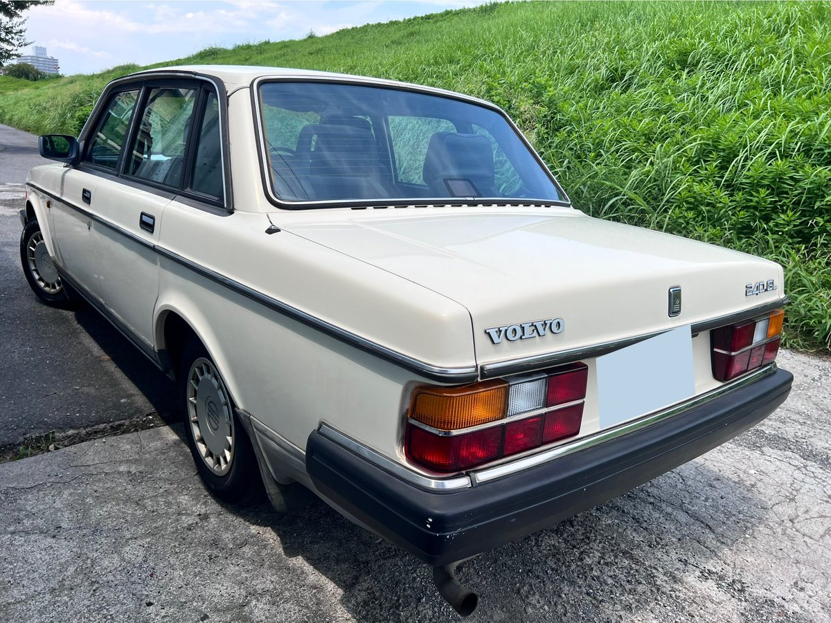 akabane_car's tweet photo. 🚗中古車🚙
ボルボ 240GL
240のセダンが中古車でご入庫です。
お持ち込みありがとうございました🙇♂️
#ボルボ #240gl #240セダン #中古車 #赤羽カースチール https://t.co/6XWqEQEcAH