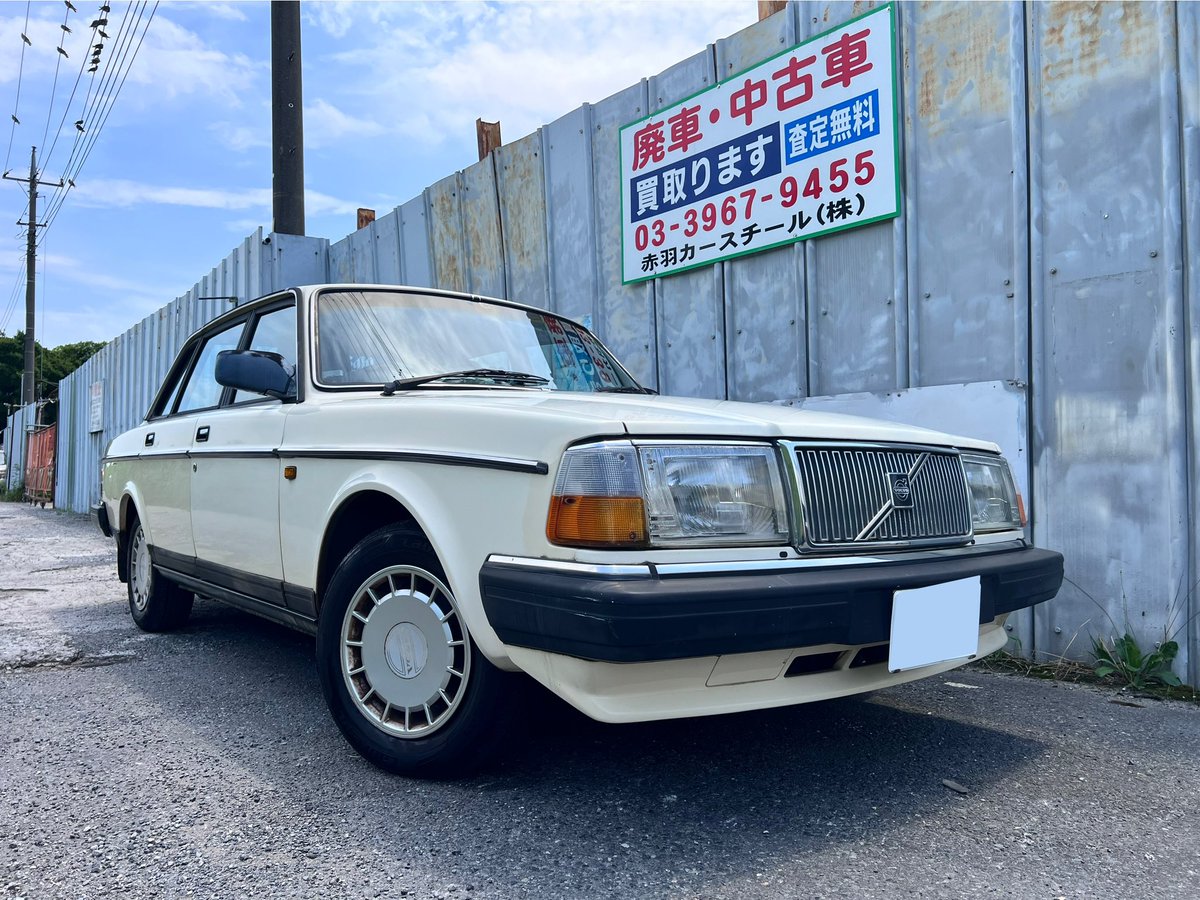 akabane_car's tweet photo. 🚗中古車🚙
ボルボ 240GL
240のセダンが中古車でご入庫です。
お持ち込みありがとうございました🙇♂️
#ボルボ #240gl #240セダン #中古車 #赤羽カースチール https://t.co/6XWqEQEcAH