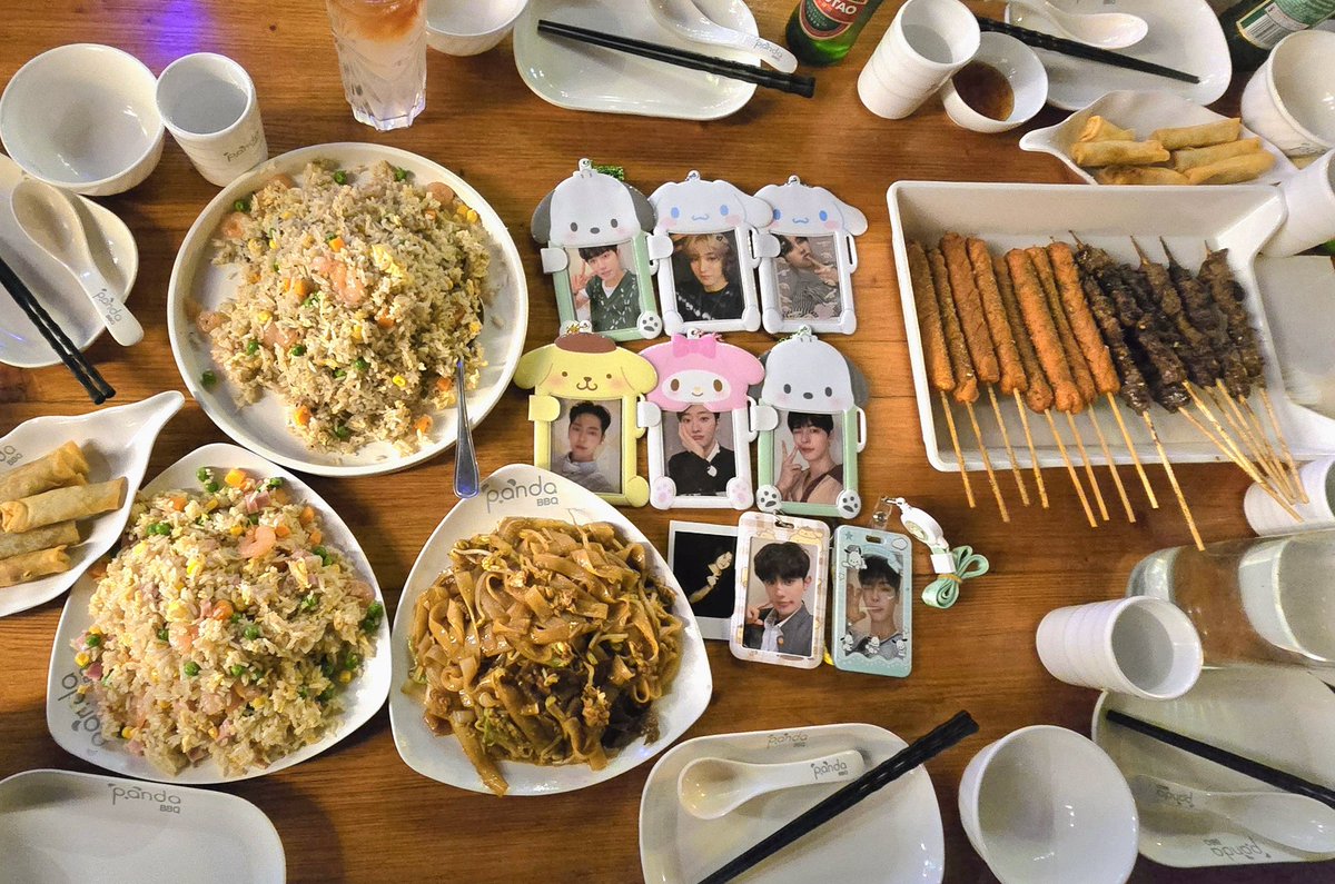 월투 막공 끝나구우 마지막 회식💧 
다음에 또 만나요오 💓 #밥단무