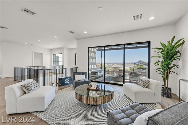 hester_one's tweet photo. 🏠Can you see yourself living in this luxury home? 🤑😍

Need help finding your forever home?📞 contact me today‼️

Farrell Hester
REALTOR ®
Real Broker, LLC
S.0194635
702.428.2255

#realestate #lasvegas #lasvegasrealestate #Realtor #lasvegasrealestate #luxury #luxurylifestyle https://t.co/jiDfUGxEoA