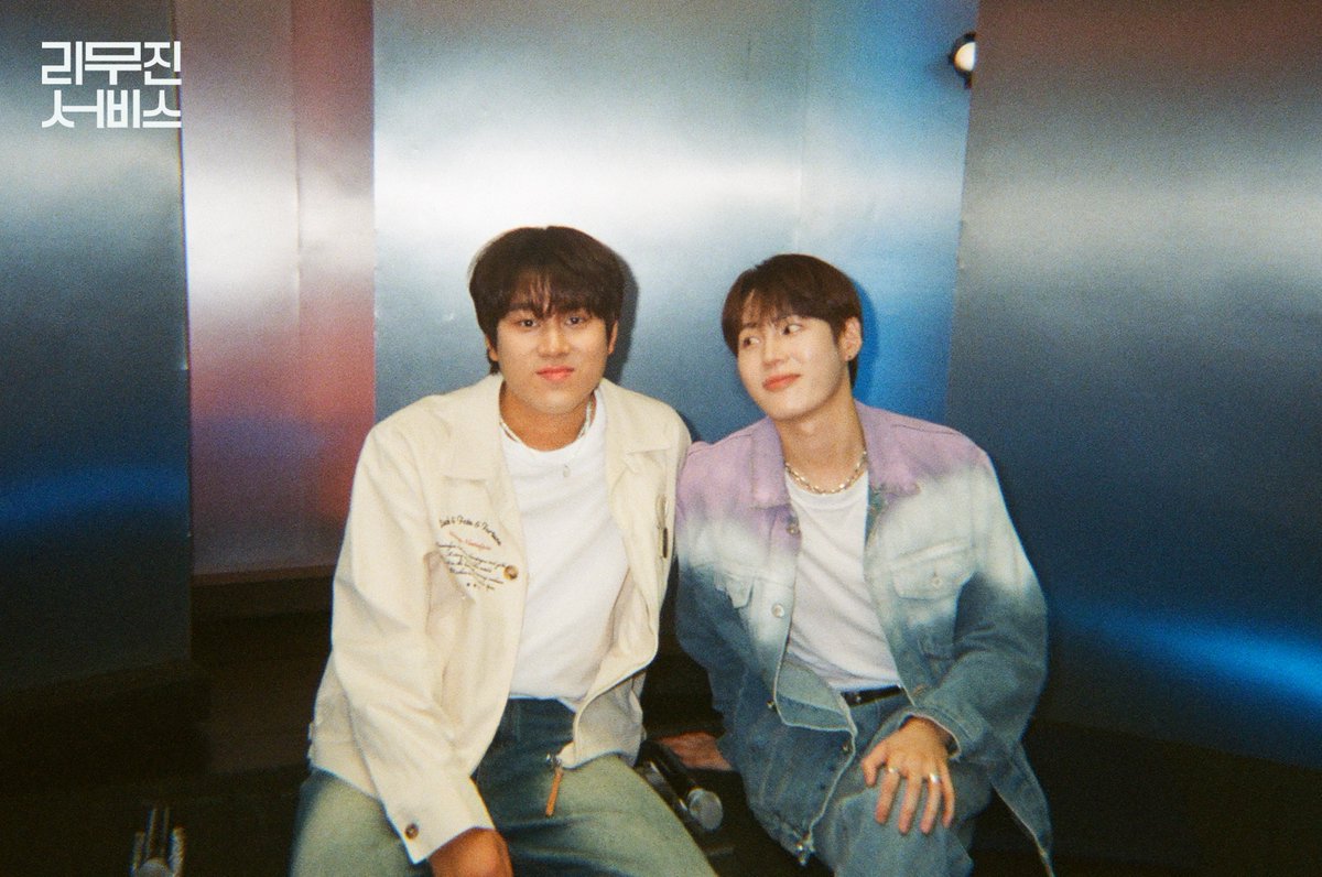 mujin_plz's tweet photo. 리무진서비스 124회 비하인드 필름 도착💌
Sweet like Bubble Gum과 함께 
여름 청춘물 한 편 뚝딱🫧
(근데 이제 거기에 찐친 케미를 곁들인ㅋㅋ)
이 케미와 함께한다면 
어디라도 따라갈래~🎵

@BPM_HSW
@gooreumseng
@BPM_LMJ  
  
#하성운 #HASUNGWOON
#이무진 #LEEMUJIN #리무진서비스 https://t.co/RNZ9F9uEWc