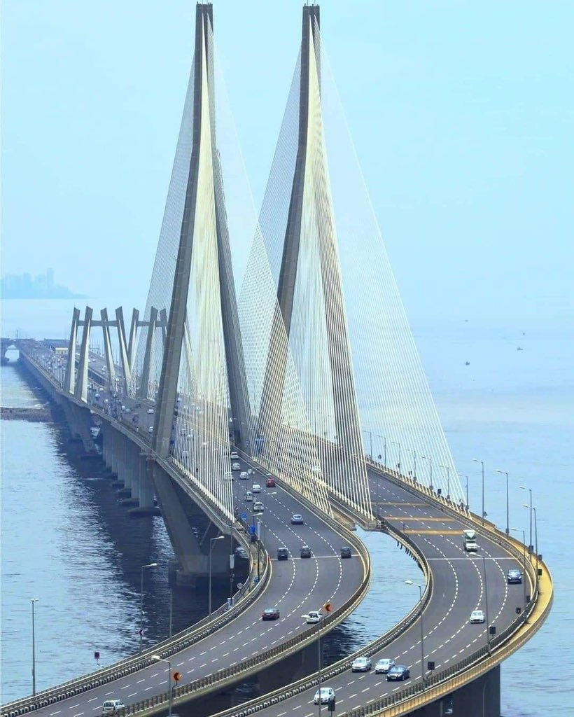 The most stunning Bridges of India that are true Engineering Marvels. 
A Thread 🧵

1. Bandra-Worli Sea Link, Mumbai.