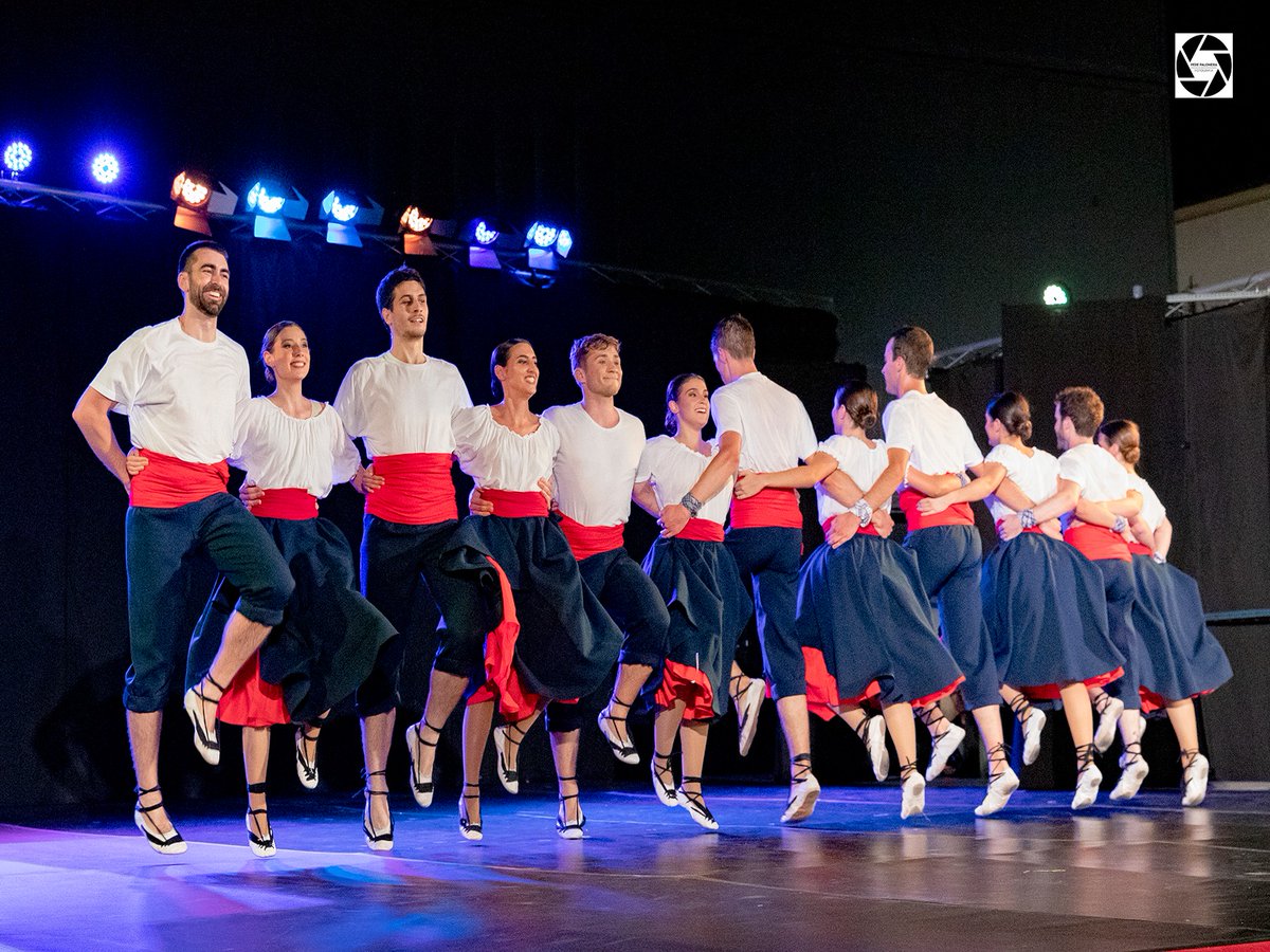 Encara anestesiats de dissabte, només ens resta agraïr a tothom que va fer possible el festival #SOM del Cos de Dansa. 💃🕺

🎉 Quina festassa, esperem que el gaudíssiu tots i totes tant com nosaltres.

#gràcies

📸 Fotos de Pere Palomera.