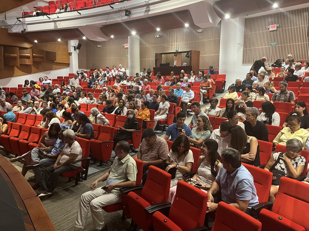 Simón Vlásov en Santa Marta. Temporada Nacional de Conciertos <a href="/Banrepcultural/">Banrepcultural</a> #SantaMarta en alianza con <a href="/cajamag/">CAJAMAG</a>.