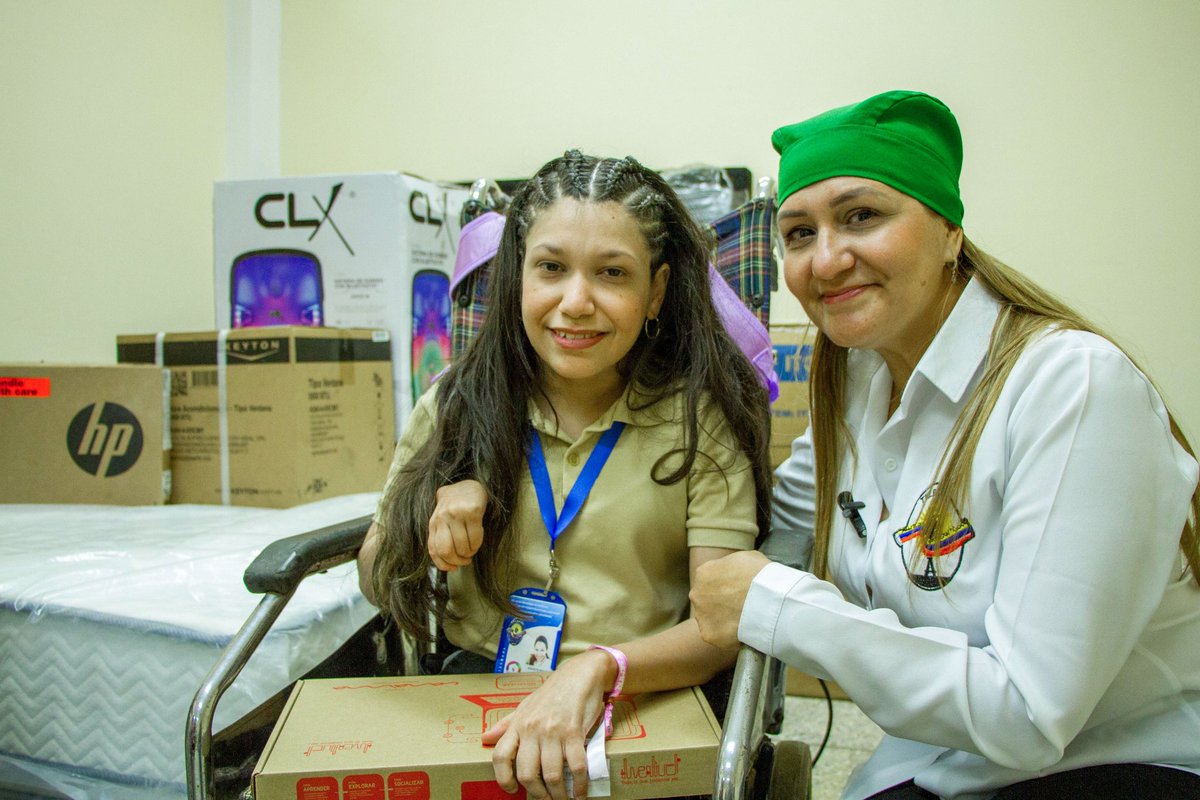¡Dotamos al Taller de Educación Laboral Bolivariano en Cabimas!

Nos desplegamos en la Costa Oriental para realizar la entrega de insumos y equipos tecnológicos para beneficiar a la comunidad educativa de esta institución escolar.

#CunaDeLibertadores
<a href="/NicolasMaduro/">Nicolás Maduro</a>
