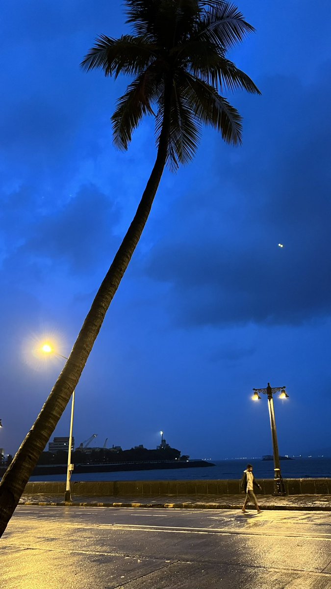tarachand90010's tweet photo. Mumbai Blues...
Intense Rain at Goregaon with gutsy winds since last 30 mins...
#mumbairains https://t.co/uQ2uxFnaQn