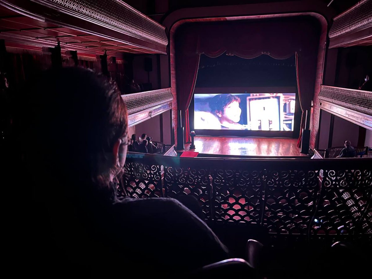 GabyComunas tweet media