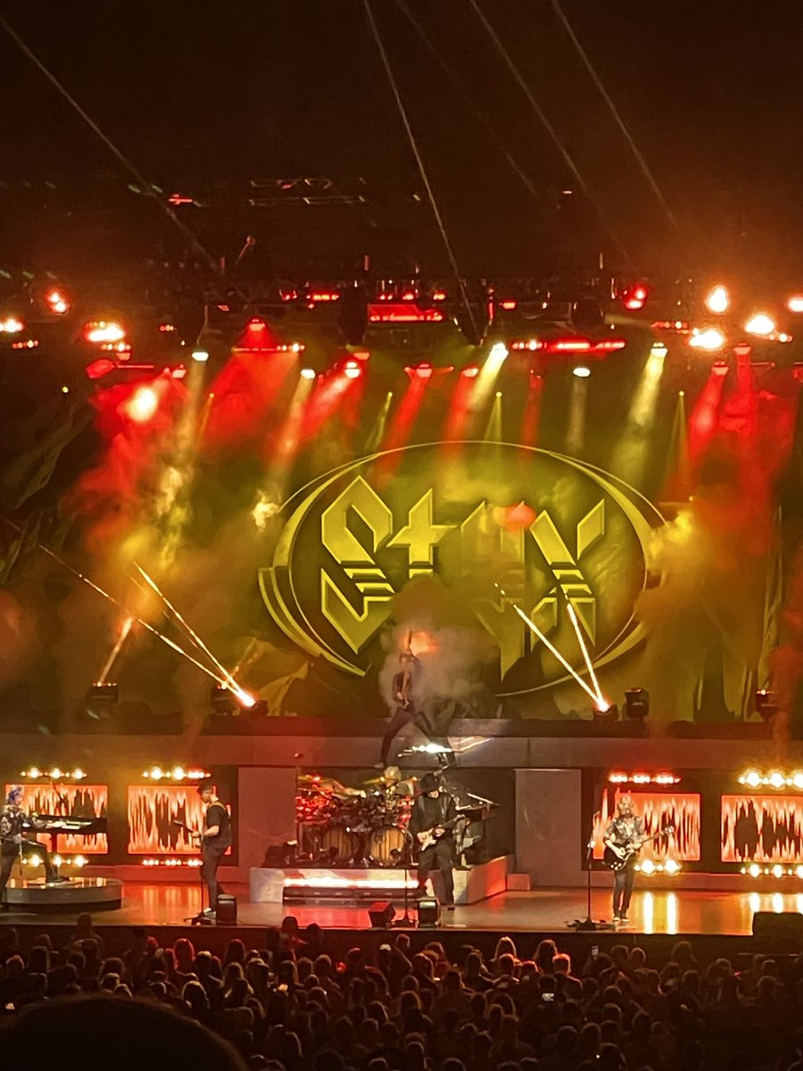CALIFL87's tweet photo. #RenegadesAndJukeBoxHeroesTour.  Great show in Tampa! https://t.co/KZ95ZIdzWG
