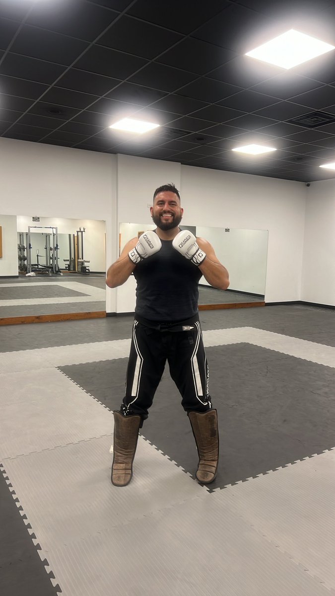 ZenRasta47's tweet photo. #VeeFriends that have met me know the martial arts is my passion, I’m a #DedicatedDragonfly to my Union wage career, but the art of Traditional $KARATE has fueled my #DrivenDragon and made me into a #NotoriousNinja in the warehouse, on the dojo mat, and I aspire to #ThePit #KC48 https://t.co/edpZKFPFip