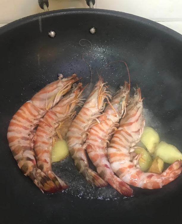 lyhangju's tweet photo. ブラックタイガー海老〜🍤美味しそう〜！😋

みなさんは家で料理をしますか？ 🍚🥘🍤 https://t.co/6ZgTFniLcr