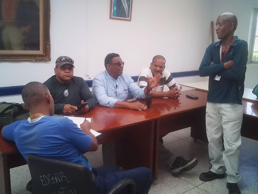 AlexisR04883758's tweet photo. En sintonía con la finalidad de recuperar y afianzar nuestros saberes con ímpetu ,tambien compromiso de patria en rescate y control del SEN.por medios de diplomados dirigido por la "UBTJR"  viva la patria ,viva el legado de nuestro Comandante H.Chavez y su amor a los trabajadores https://t.co/6Wc6e18gol