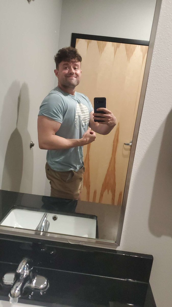 HarveyKinky's tweet photo. Leg day pump https://t.co/KeA7X9R8yt