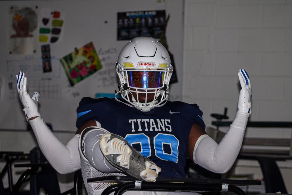 QuavienW22's tweet photo. Senior szn loading….. #titanup https://t.co/i0b5u4AGF1