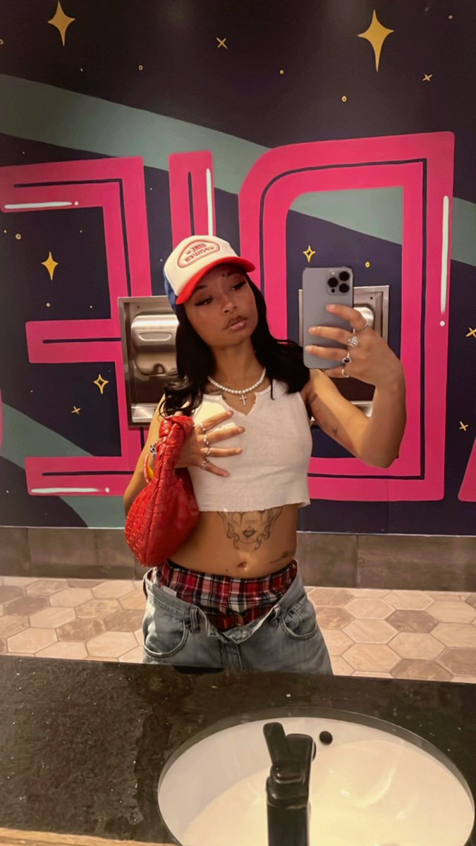 jalexiaa_'s tweet photo. Hey mamas  🌈 https://t.co/Ksm9Ntyjo9