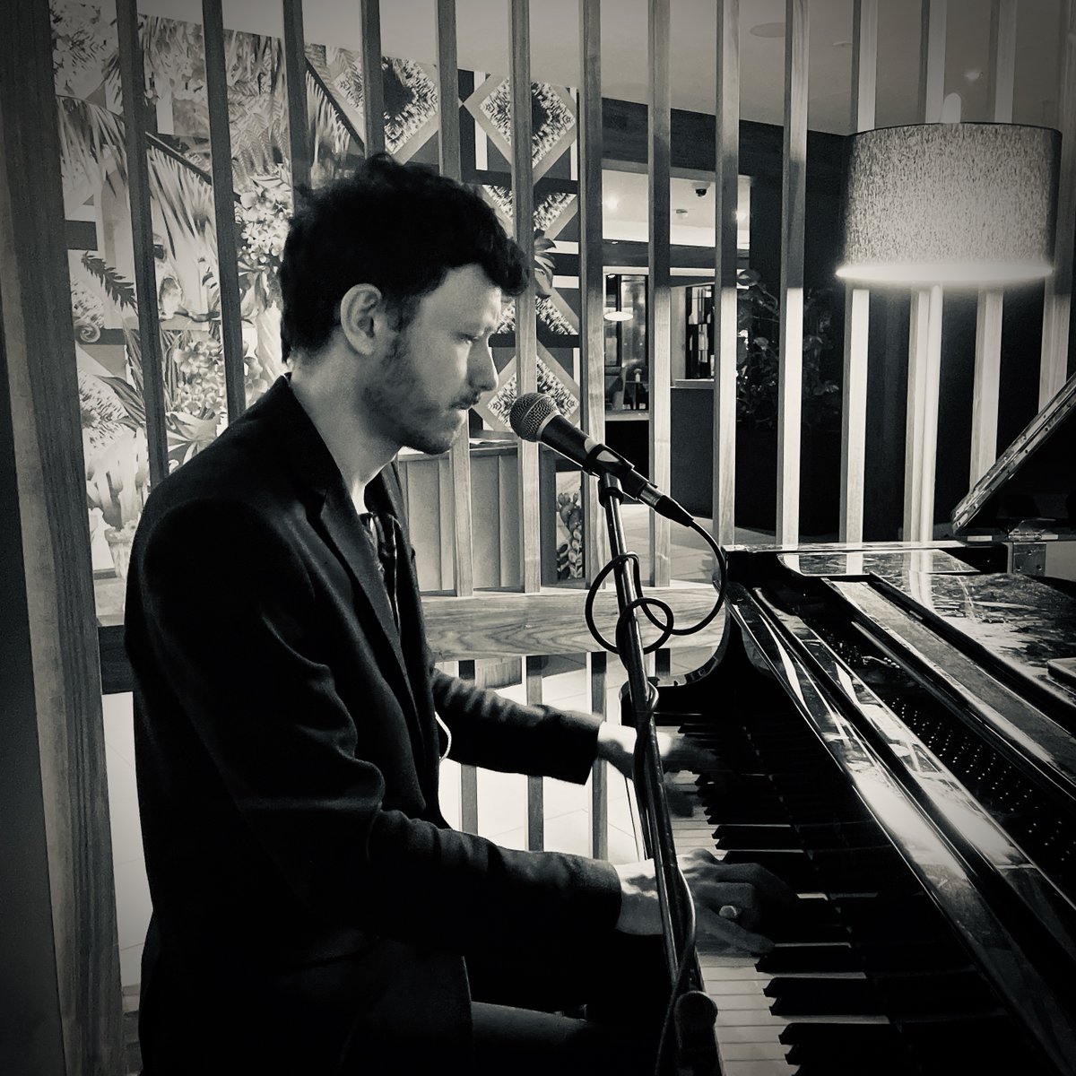 PaulJamesBand's tweet photo. NEWCASTLE!  Every Saturday you'll find great live entertainment at The Gin Bar.  Join Lewis on 27/7, 6/8 &amp; 13/8 singing some of his favourite covers from 7pm 🎹🎤🎶 https://t.co/jATQivnl4M
