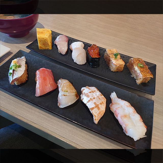 y_mochizuki's tweet photo. 寿司虎でランチセット。
Lunch set at Sushi-Tora.
#寿司虎 #寿司 #sushi #ランチ #ランチセット #Lunch #Lunchset
#partsmodel #handtalent #handmodel #menshands #menshand
#パーツモデル #手タレ #ハンドモデル #男の手 https://t.co/5da9aACMdN