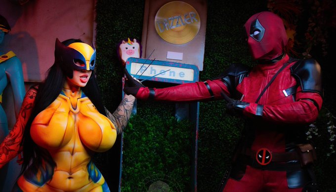 👀Exclusive deleted scenes of Deadpool vs Wolvie w/ @BishoujoMom 👀NOW LIVE on  https://t.co/kWxV65iwxX