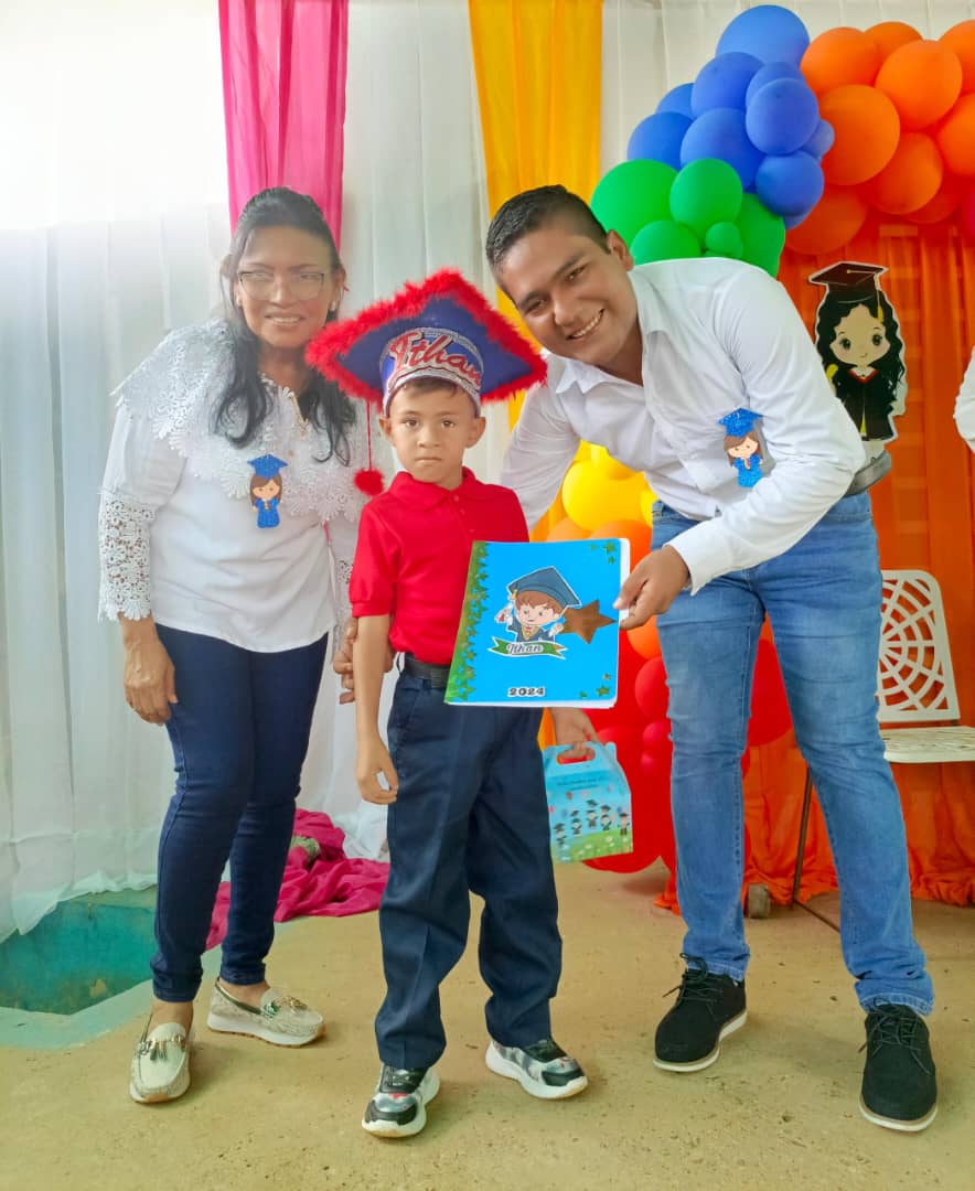 Nuestros niños y niñas de la EBN Sunirde Mercedes Castro Brizuela de Educación inicial recibieron su certificado, van subiendo nuevos escalones #17Jul  <a href="/NicolasMaduro/">Nicolás Maduro</a>
@MPPEDUCACION
<a href="/_LaAvanzadora/">Yelitze Santaella</a>
<a href="/Gob_Guarico/">Gobierno de Guárico</a>
<a href="/josemvasquez/">José Vásquez</a>
<a href="/CDCEGuarico/">CDCE del Estado Guárico</a>
<a href="/EliasEducacion1/">Elías Zurita</a>