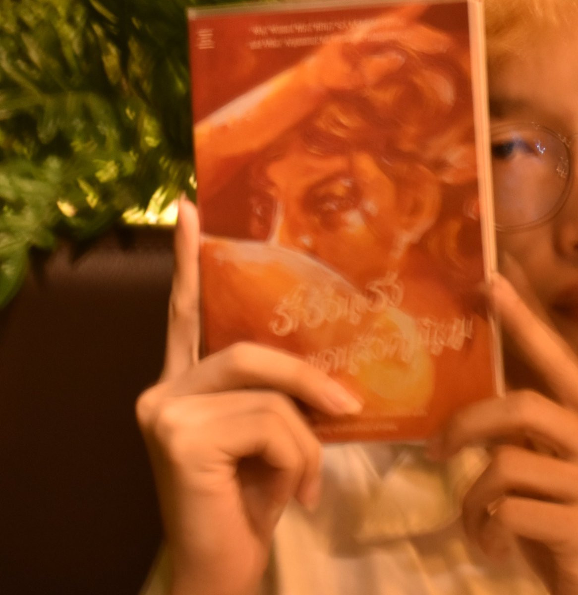 เล่มนี้ละกัน รักร้อนแรงแห่งดินแดนสังคมนิยม (why women have better sex under socialism) สมัยที่ยังเป็นชายแท้แบบแท้ของจริง ไม่รู้เรื่องรู้ราวอะไรเท่าไร my ex แนะนำให้อ่าน เราตั้งคำถามสำคัญกับตัวเองมาตลอดว่า ทำไมผู้ชายต้องรวย ทำไมผู้ชายต้องจ่าย ทำไมเงินถึงสำคัญกับคสพนัก(เพราะเราจน)