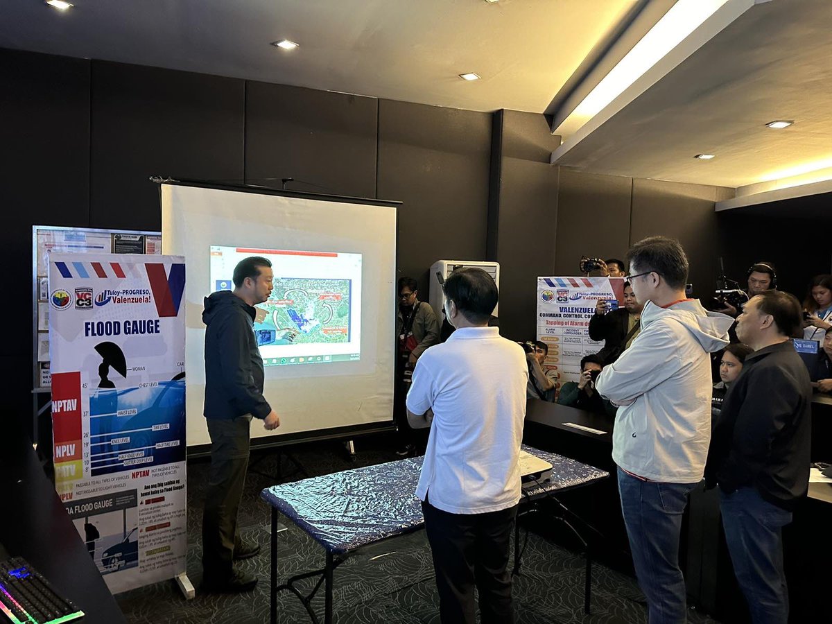 TINGNAN | Pangulong Ferdinand R. Marcos Jr., nasa Valenzuela City hall na bilang bahagi ng gagawin nitong pag- iikot sa CAMANAVA area. |  via Alvin Baltazar 

📷MPC pool

#RP1News
#BagongPilipinas