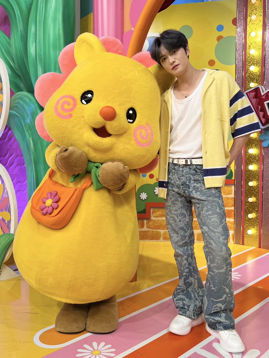 hirunandes_4ntv's tweet photo. 今日のゲストは！
JAE JOONGナンデス🙌

ハピと同じ黄色〜🌼✨
また会えて嬉しいンデス❣️

#ヒルナンデス
#JAEJOONG https://t.co/zp9ahPttax