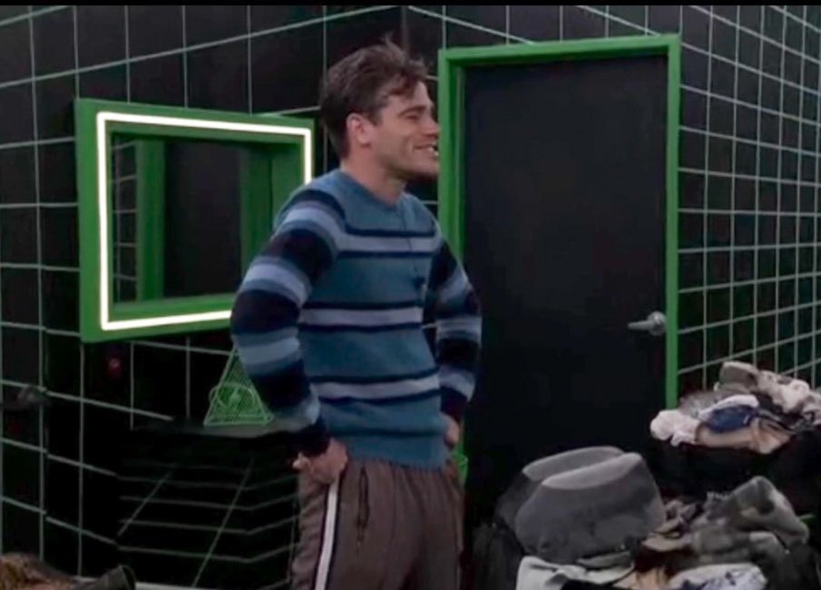 madsco_'s tweet photo. close enough, welcome back kaitlyn #BB26 https://t.co/xGXQBpWKNd