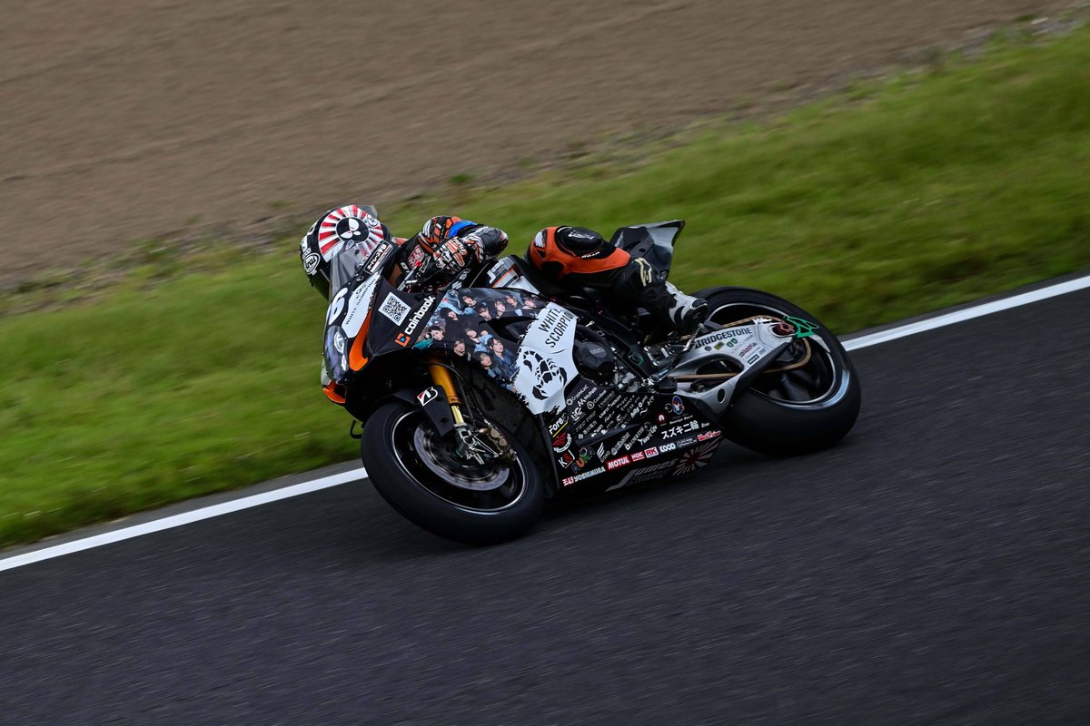 nagataku1013's tweet photo. #鈴鹿8耐 #トップ10トライアル 76号車
#AutoraceUbeRT
ホワイトスコーピオンとのコラボVer
#津田拓也 (@TakuyaTsuda85)選手 ヘルメットもSPでした🤣
今回はあまり暴れてはくれませんでしたが🥺
お疲れ様でした!
#ホワスピ #鈴鹿サーキット
#疲れが抜けない https://t.co/8SJ810jCce