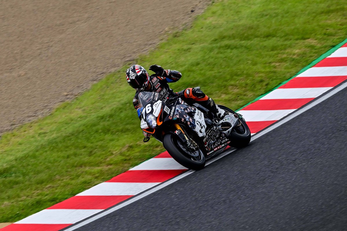 nagataku1013's tweet photo. #鈴鹿8耐 #トップ10トライアル 76号車
#AutoraceUbeRT
ホワイトスコーピオンとのコラボVer
#津田拓也 (@TakuyaTsuda85)選手 ヘルメットもSPでした🤣
今回はあまり暴れてはくれませんでしたが🥺
お疲れ様でした!
#ホワスピ #鈴鹿サーキット
#疲れが抜けない https://t.co/8SJ810jCce