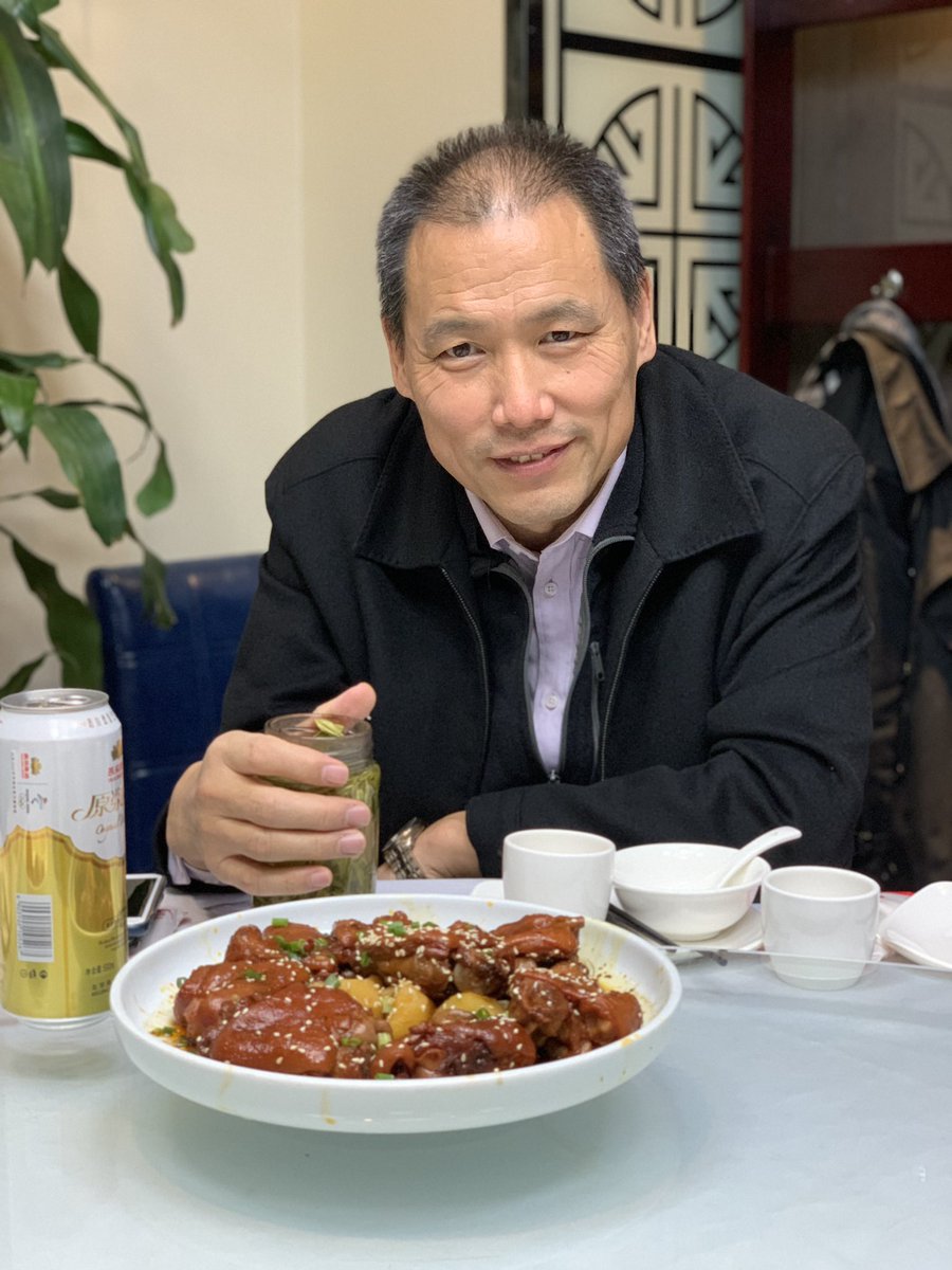 puzhiqiang's tweet photo. 我1972年入小学，那时跟养父母住滦县四街革命胡同4号——原名“观儿胡同”。养父是富农分子，我妈妈从乡下来串亲，看哥嫂和我，若晚上住下，就要给写《来客报告》呈交，但他们都不识字，以前央街坊代笔，二年级起就让我写，遇不会写的字就画个圈儿，老头捧着送去大队部时，再解释隔三差五的圈儿是啥意思。 https://t.co/6ipIyPf8Dv