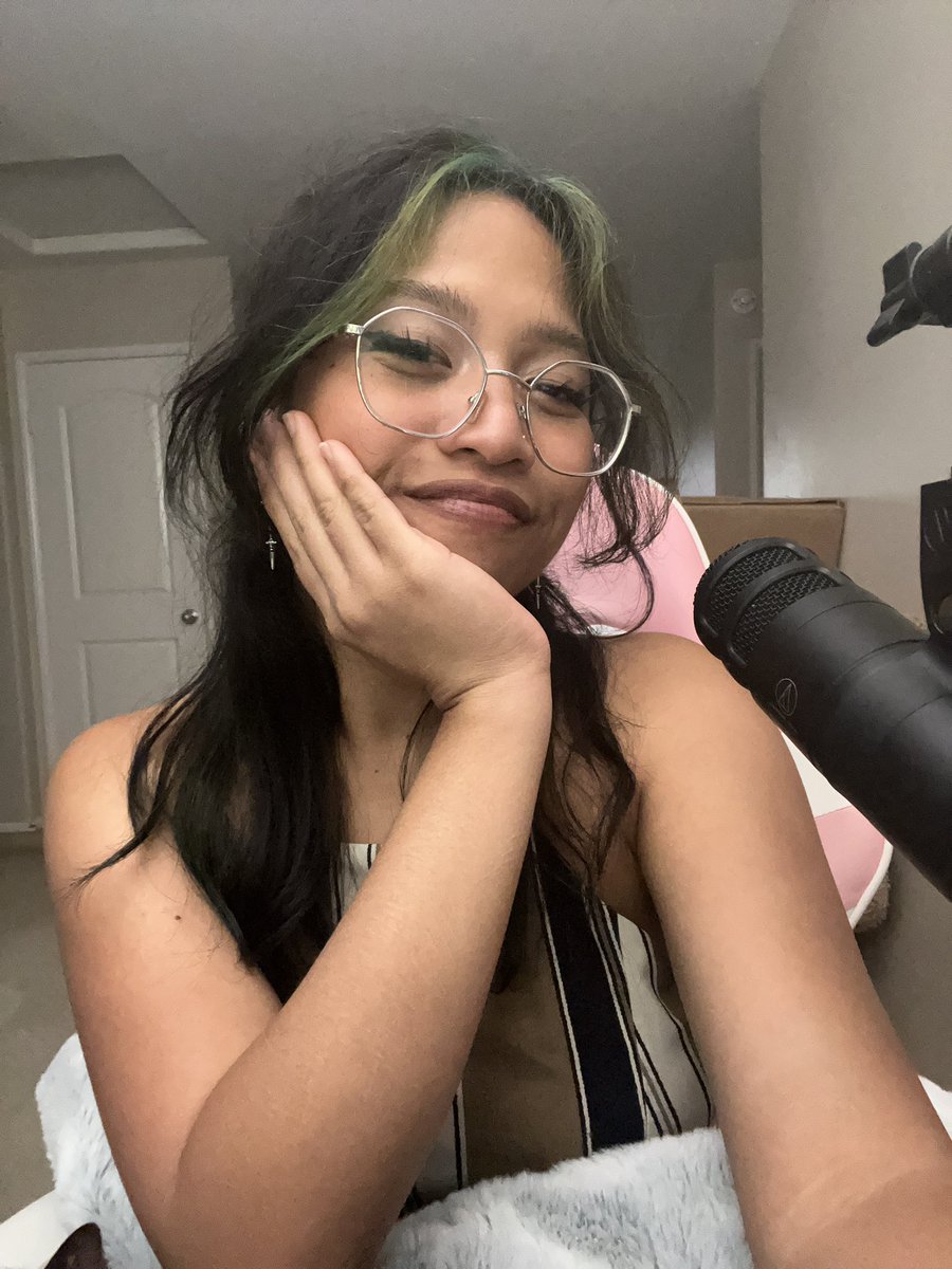 #Live on #twitch ! Come join me in playing #thefirstdescendant and maybe some other #games too tonight 😂#twitchstreamer #streamer  #videogames