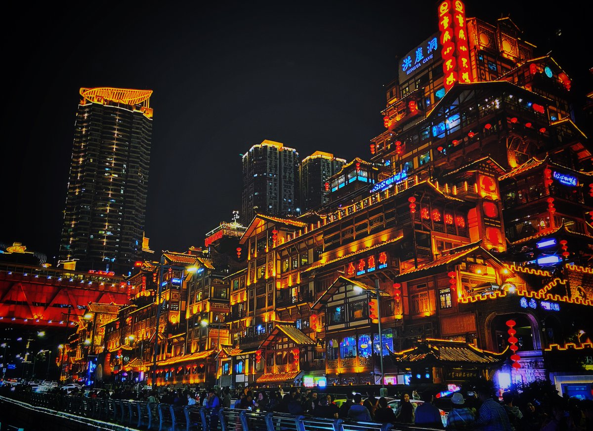 Coisini__TiAmo's tweet photo. 中国重庆洪崖洞夜景 https://t.co/UIIw4PrFG2