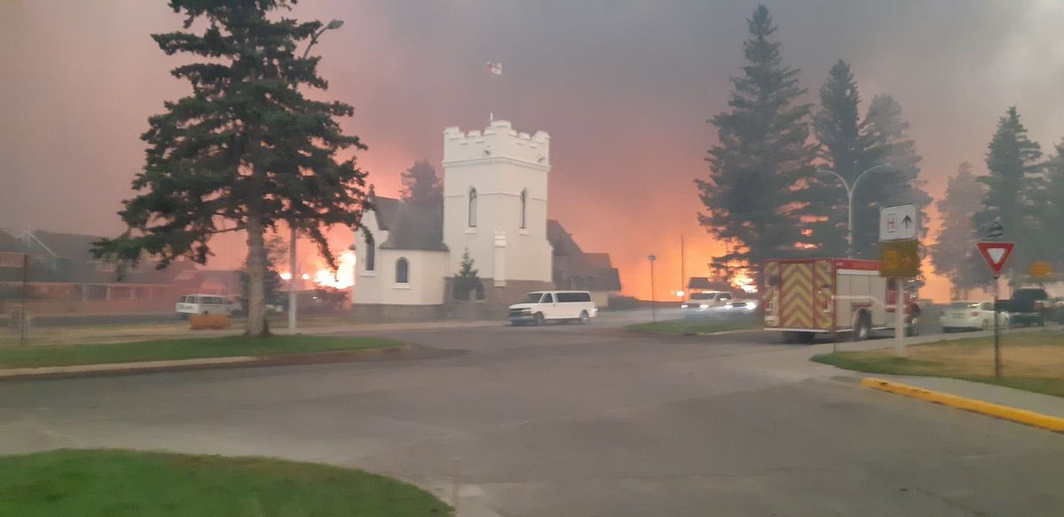 smalltownbrta's tweet photo. Some more photos out of #Jasper - smoke is so thick in places that the cameras are just completely dark #abfires https://t.co/TDMovBTUJw