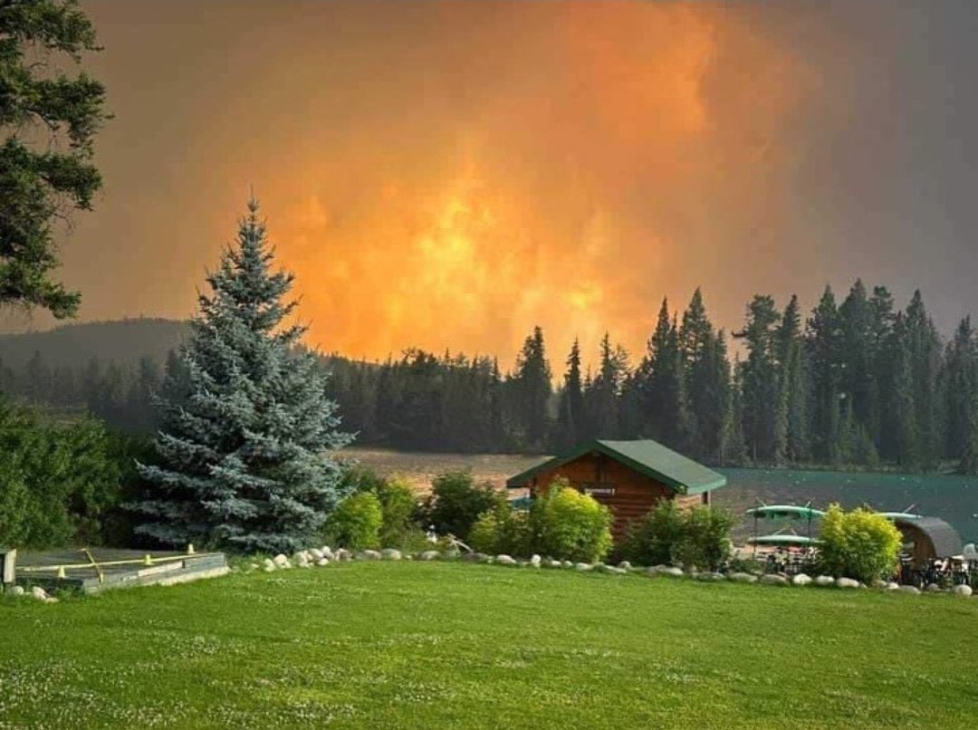 smalltownbrta's tweet photo. Some more photos out of #Jasper - smoke is so thick in places that the cameras are just completely dark #abfires https://t.co/TDMovBTUJw